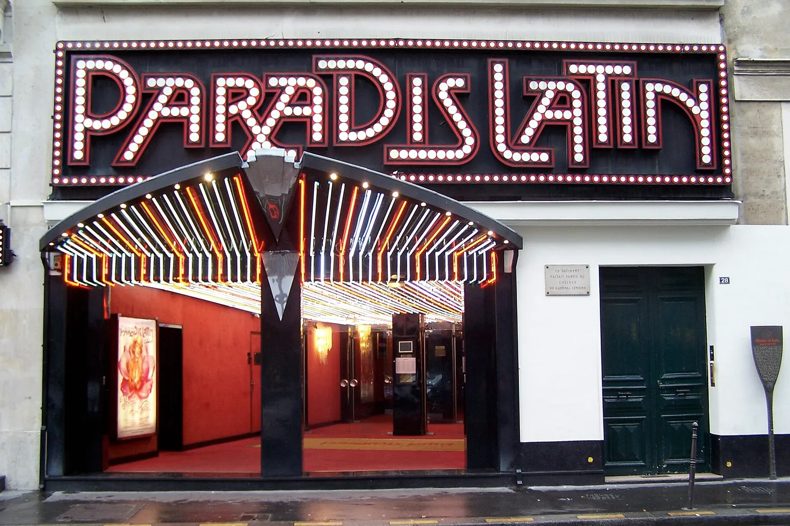 Paradis Latin visite : quelle formule de cabaret choisir ?